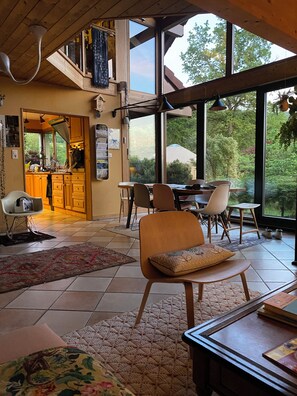 Dining - Bioclimatic chalet with yurt and Nordic bath in the mountains (Le Ménil)