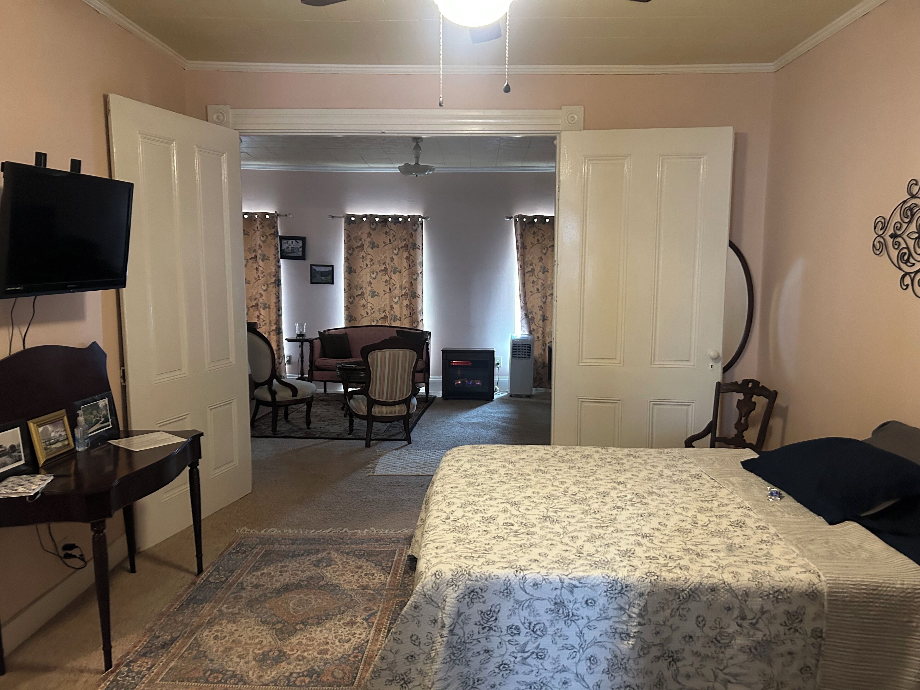 2 室のベッドルーム、デスク、アイロン / アイロン台、WiFi (無料)