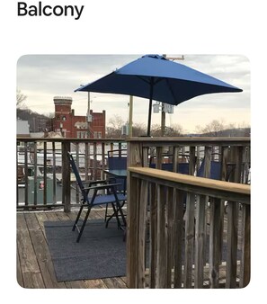 Outdoor dining - Enchanting Historic Spa Loft. 3rd story private deck/jetted tub/Heart of Madison (Madison)