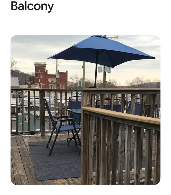 Outdoor dining - Enchanting Historic Spa Loft. 3rd story private deck/jetted tub/Heart of Madison (Madison)