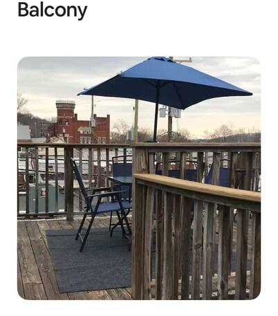 Enchanting Historic Spa Loft. 3rd story private deck/jetted tub/Heart of Madison