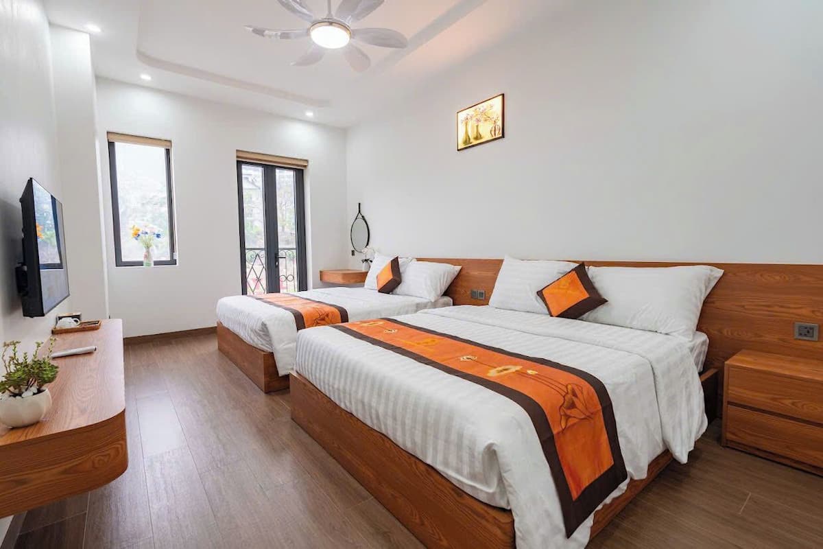 Habitación cuádruple familiar, balcón, vista a la ciudad | Escritorio, espacio para trabajar con laptop y wifi gratis