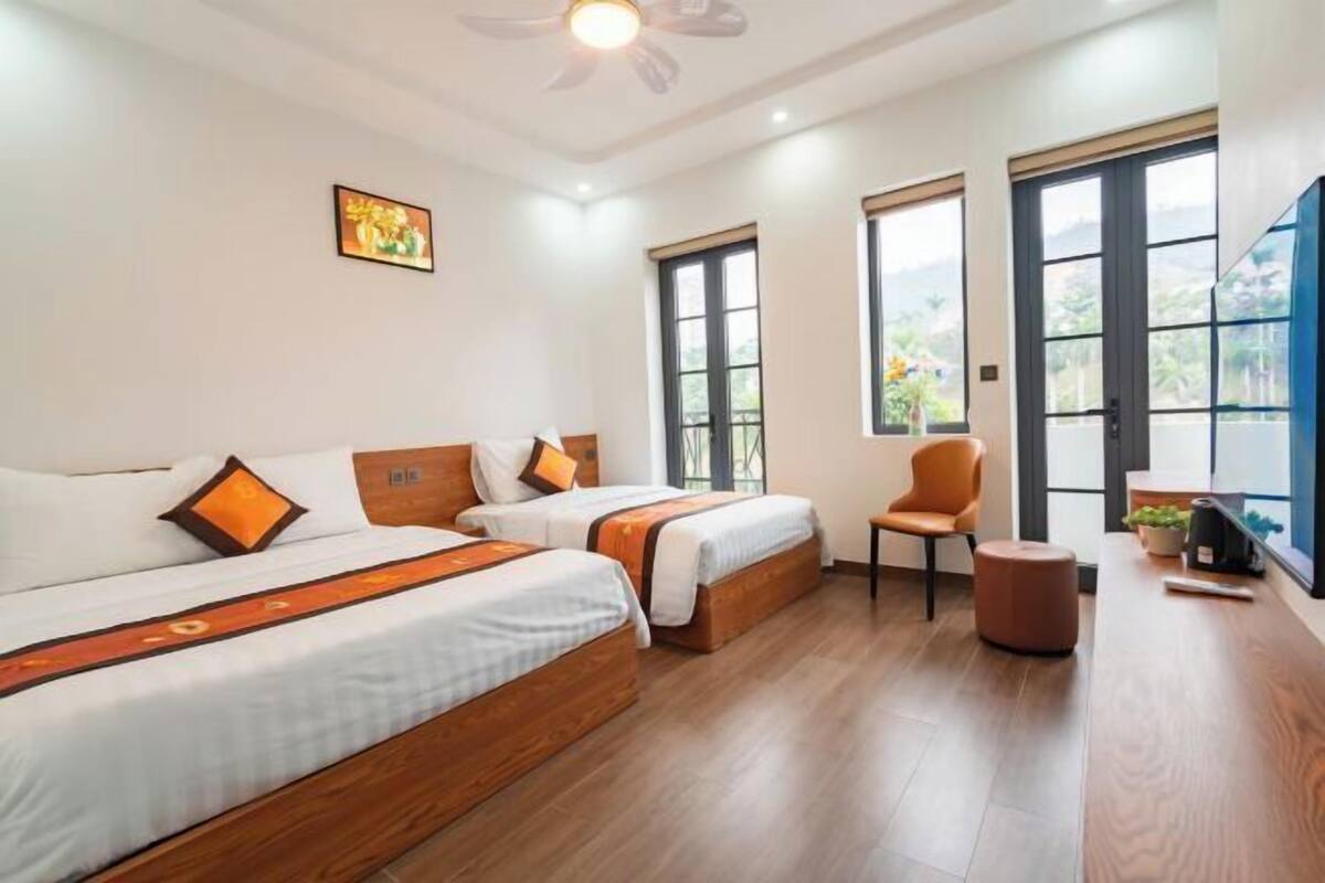Desk, laptop workspace, free WiFi, bed sheets