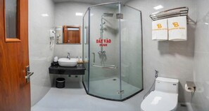 تجهيزات دش، مجففات شعر، مناشف، شامبو