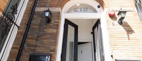 تفاصيل الفندق من الخارج