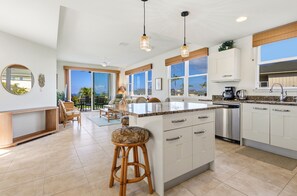 Interior - Summer Deal Kona Ocean View Villa with Pool Hot Tub and Beach Gear (Kailua-Kona)