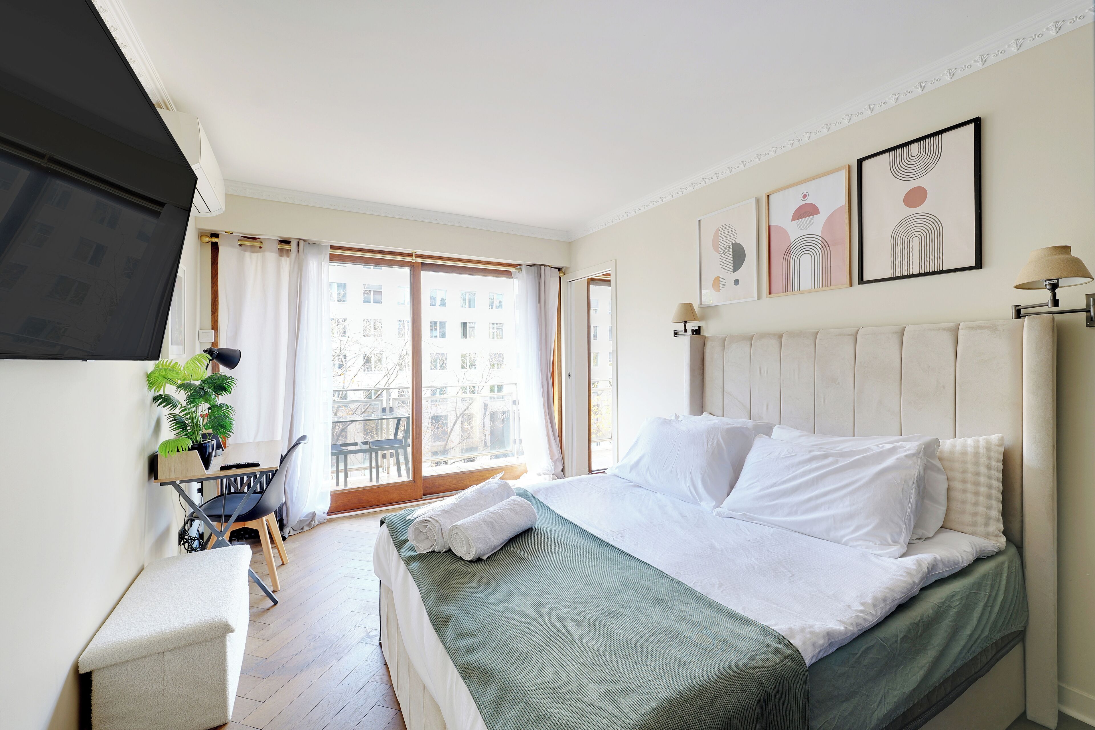 1 dormitorio, tabla de planchar con plancha, wifi y ropa de cama