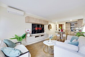 Living area - Arc de Triomphe - Wagram - 5P/1BR (Paris)