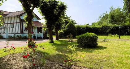 Detached studio with garden and parking in charming property