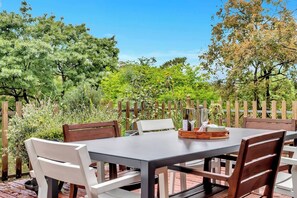 تناول الطعام بالخارج