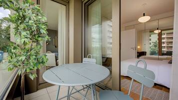 1 bedroom, iron/ironing board, internet, bed sheets