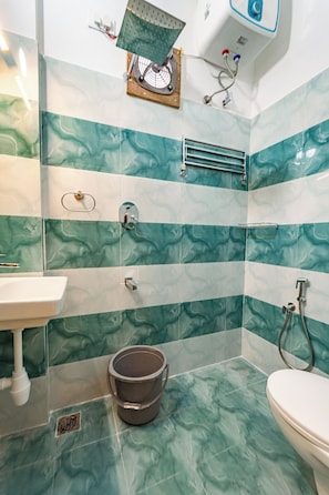 Deluxe Room | Bathroom | Shower, towels, soap, shampoo - Priya Residency Pondicherry (Vanur)