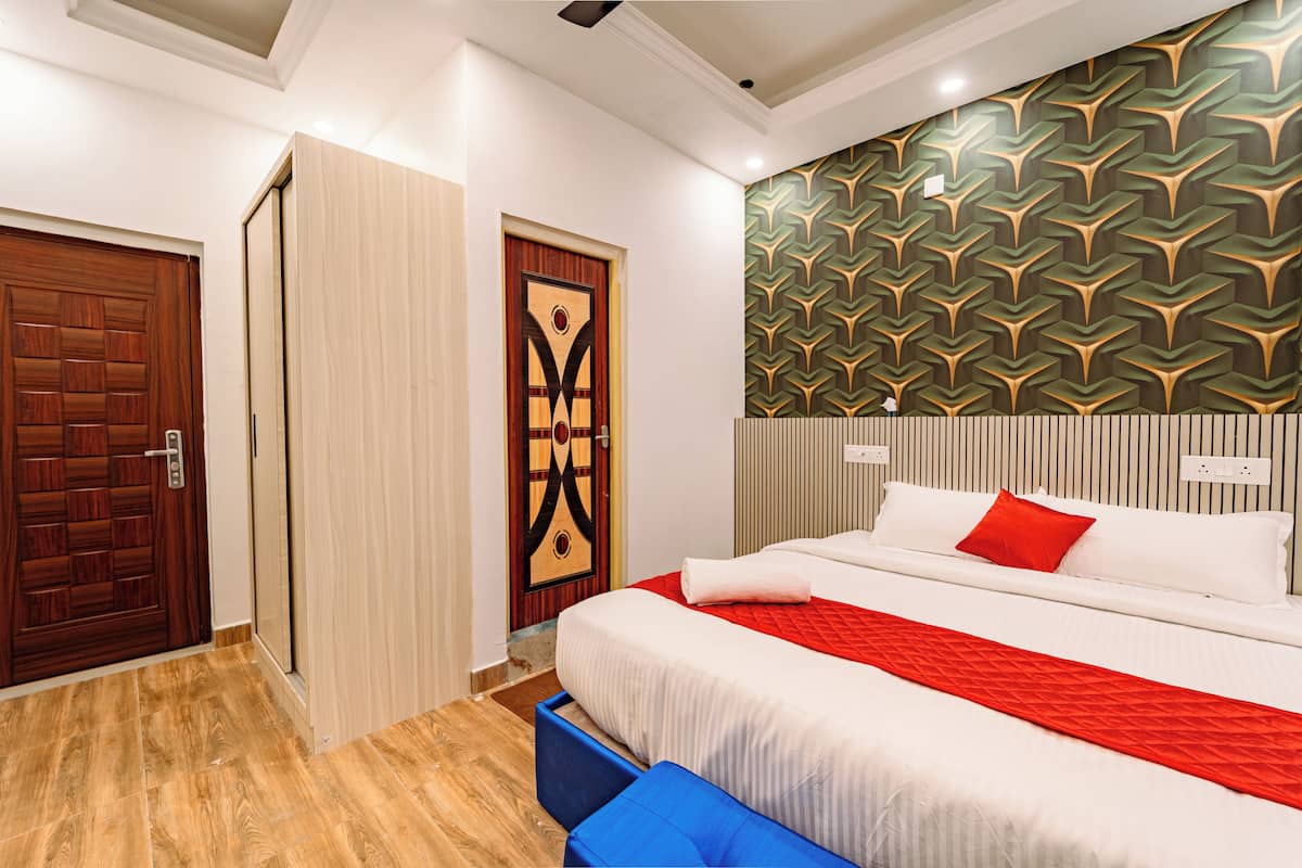 Habitación doble clásica | Escritorio, cortinas blackout y tabla de planchar con plancha