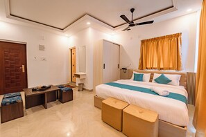 Desk, blackout drapes, iron/ironing board, free WiFi - Priya Residency Pondicherry (Vanur)