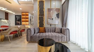 Kaupunkihuoneisto, 2 makuuhuonetta, parveke, kaupunkinäköala | Allergiatestatut vuodevaatteet, minibaari, työpöytä