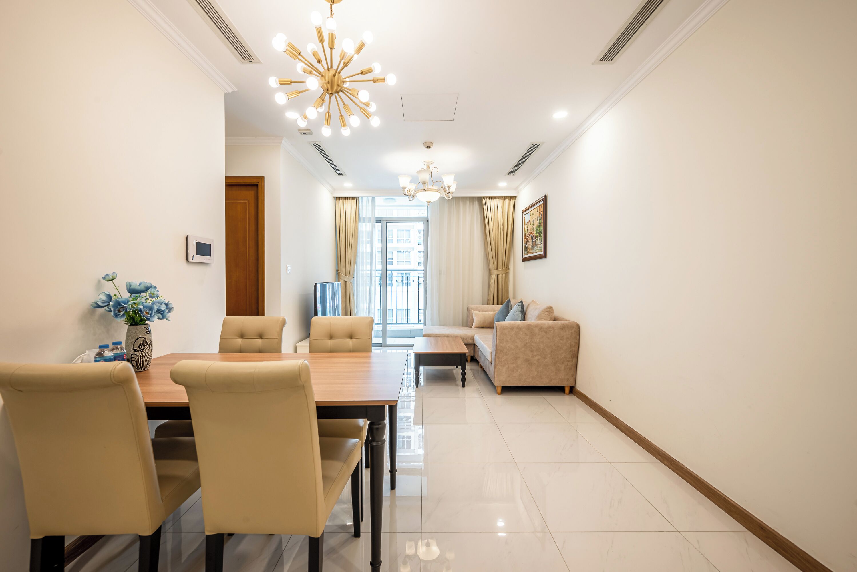 Ropa de cama hipoalergénica, minibar y escritorio 