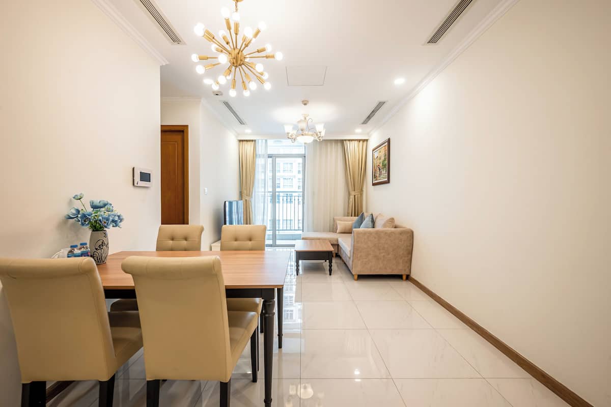 Ropa de cama hipoalergénica, minibar y escritorio