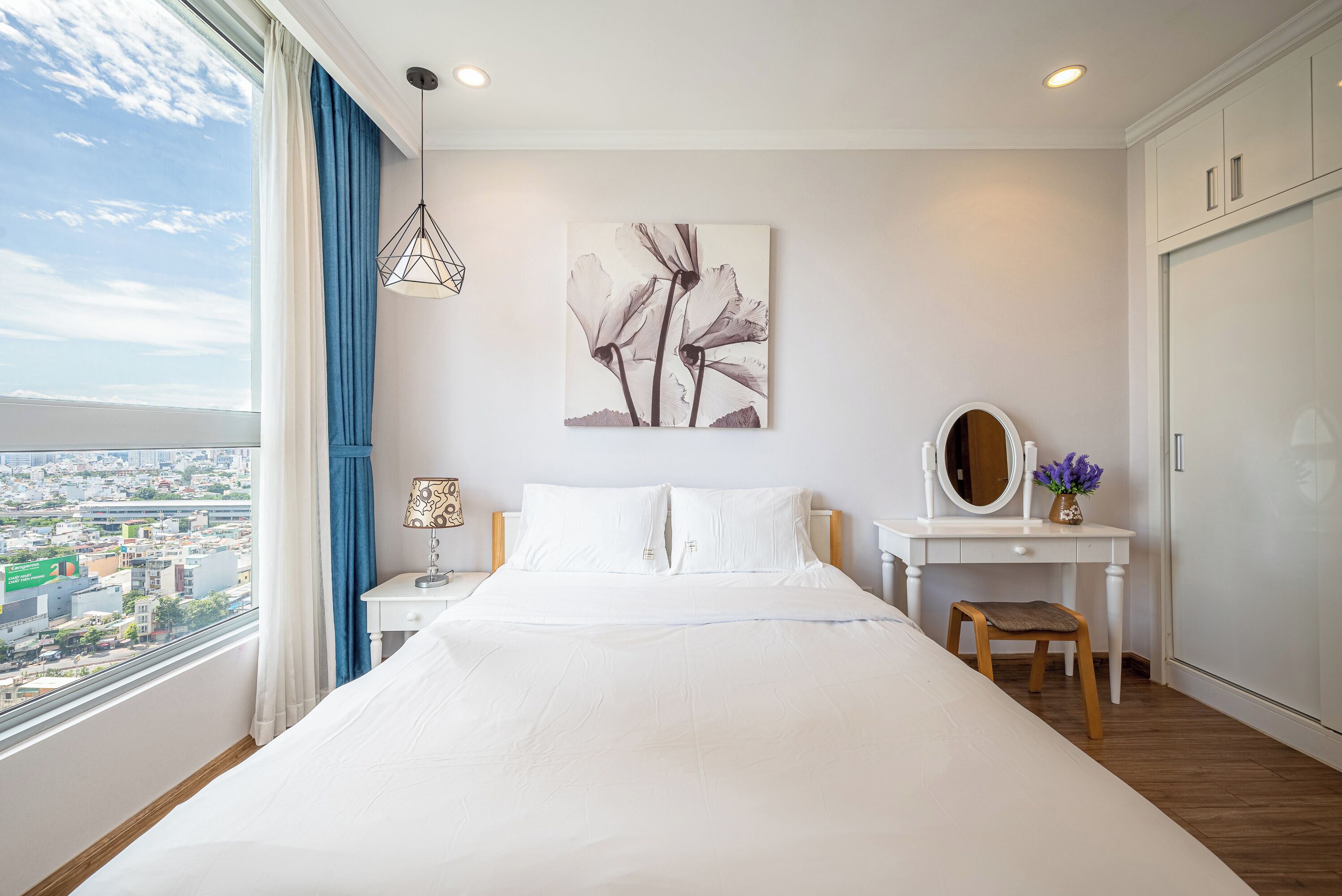 Businesshuoneisto, 2 makuuhuonetta, parveke, kaupunkinäköala | Yksityinen keittiö | Jääkaappi, mikroaaltouuni, uuni, liesi