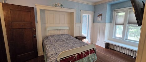 2 bedrooms, internet, bed sheets