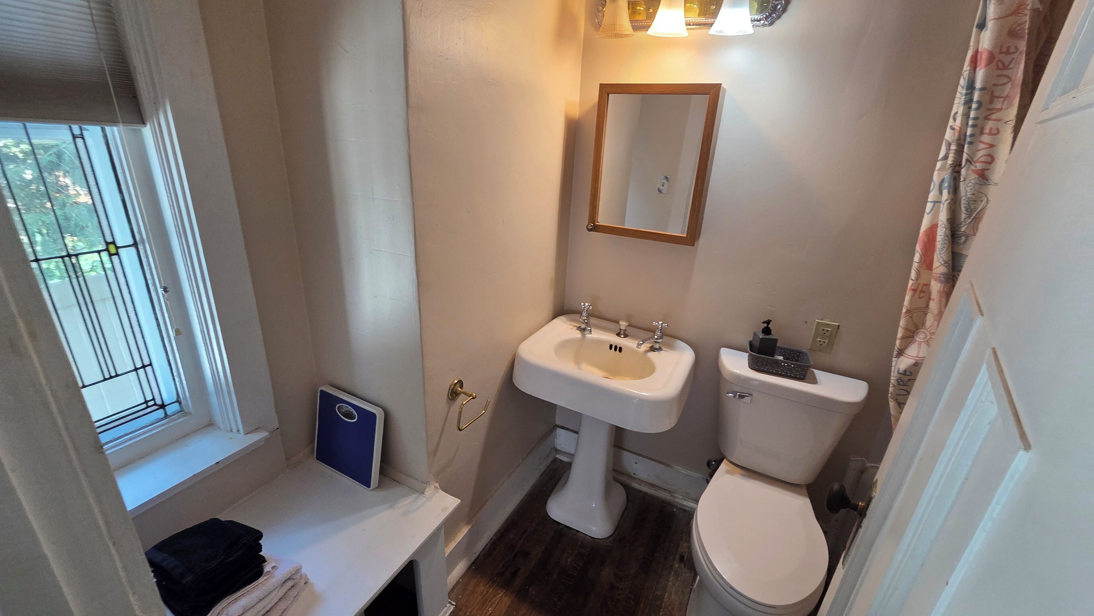 毛巾、肥皂、卫生纸