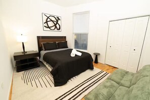 2 bedrooms, iron/ironing board, free WiFi, bed sheets - Convention Center/Howard/Downtown Sleeps 8 Apt (Washington)