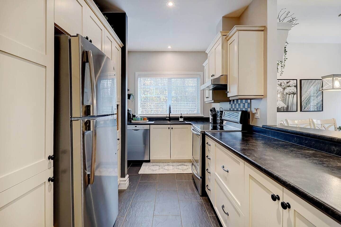 ثلاجة، ميكروويف، فرن، موقد طهي مسطح