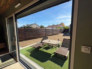 Outdoor dining - LE CHAI DES POILANES (Orée d'Anjou)