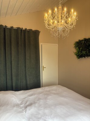 2 chambres, fer et planche à repasser, Wi-Fi, draps fournis