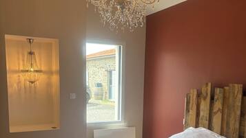 2 chambres, fer et planche à repasser, Wi-Fi, draps fournis