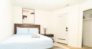 2 bedrooms, iron/ironing board, WiFi, bed sheets - Modern 2BR Victorian Retreat in Washington DC (Washington)