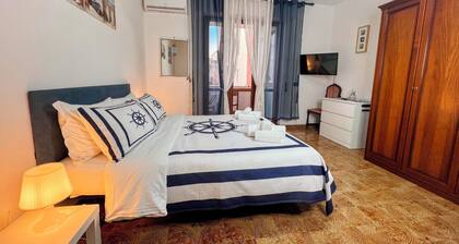 Large Apartment in Tropea Center for max 10 people, free parking, near station