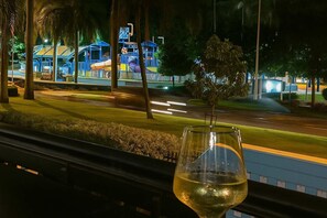 Bar (on property) - Strand Stay | Steps to Waterpark & Beachfront (North Ward)