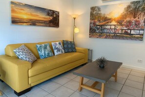 TV, offices - Strand Stay | Steps to Beach & Waterpark, North Ward (North Ward)