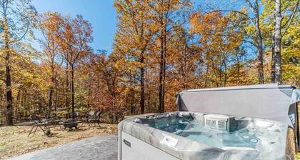 MONARCH MANOR - HOT TUB, GAMES, FIRE PIT, GAMES