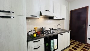 Oven, stovetop - Battistina House - Sea People Apartment Tropea Center (Tropea)