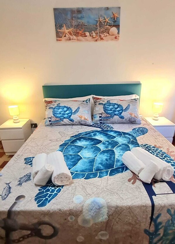 1 habitación, tabla de planchar con plancha, wifi y ropa de cama