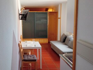 Basic Apartment | Living area