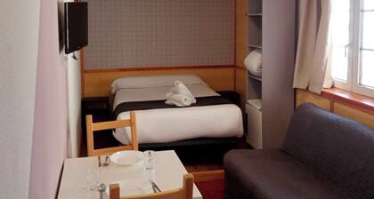 Apartamentos Las Tuyas 3000