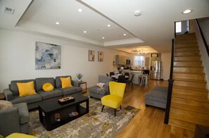 Living area - Near Downtown Large 3 bdm apt 2 balconies parking (Washington)