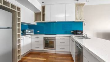 Micro-ondas, fogão, cooktop, lava-louças