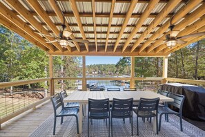 Outdoor dining - Serenity on Sinclair, Sleeps 11, Amazing Views, Kayaks, Beach Access + MORE! (Sparta)