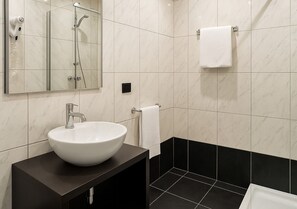 Classic Double Room | Bathroom | Shower, free toiletries, hair dryer, towels - Sechi Hotel Milano (Milan)