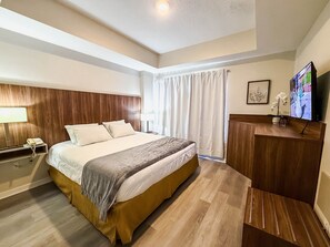 Lejlighed | Pengeskab på værelset, mørklægningsgardiner, lydisolering