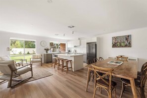 Interior - Bayside Serene Haven near the Town Centre and Beach (Dunsborough)