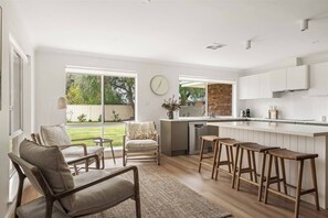 Interior - Bayside Serene Haven near the Town Centre and Beach (Dunsborough)