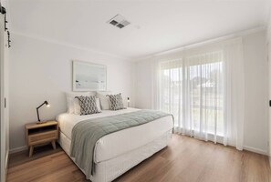 5 slaapkamers, een strijkplank/strijkijzer, wifi, beddengoed