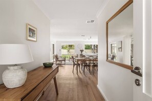Interior - Bayside Serene Haven near the Town Centre and Beach (Dunsborough)