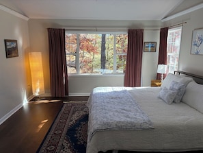 2 slaapkamers, een bureau, een strijkplank/strijkijzer, gratis wifi
