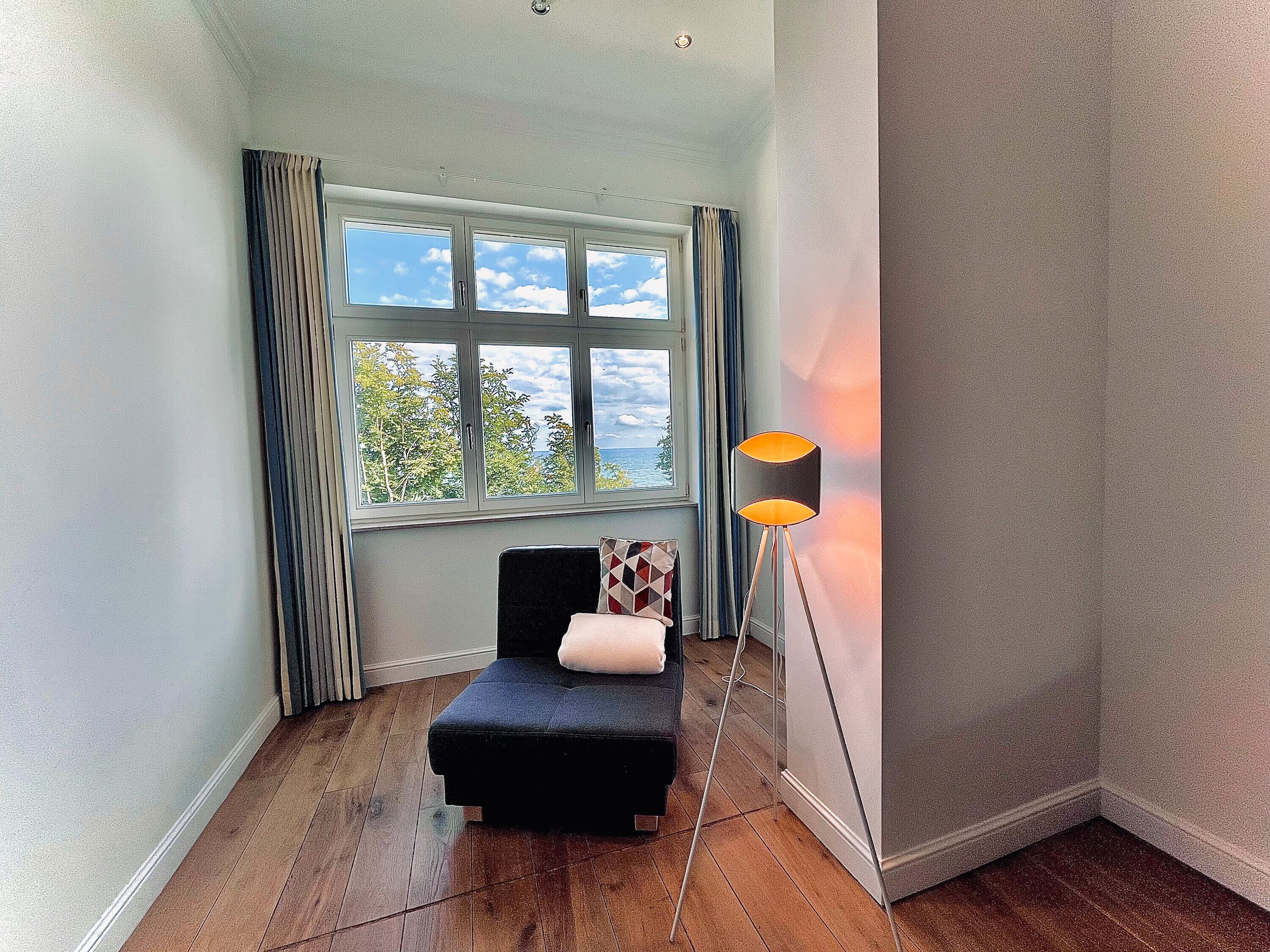 Fernseher, Kamin, DVD-Player, Stereoanlage