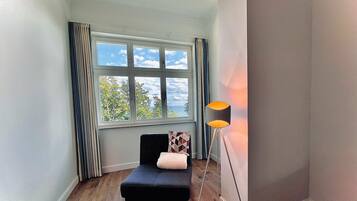 Fernseher, Kamin, DVD-Player, Stereoanlage